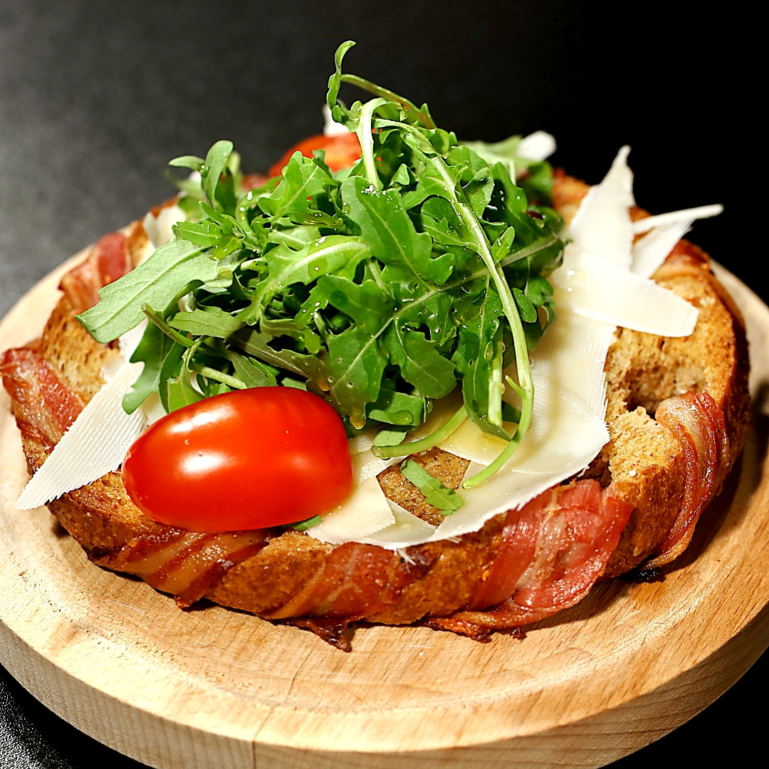 Crispy Graham Bread with Arugula and Parmesan