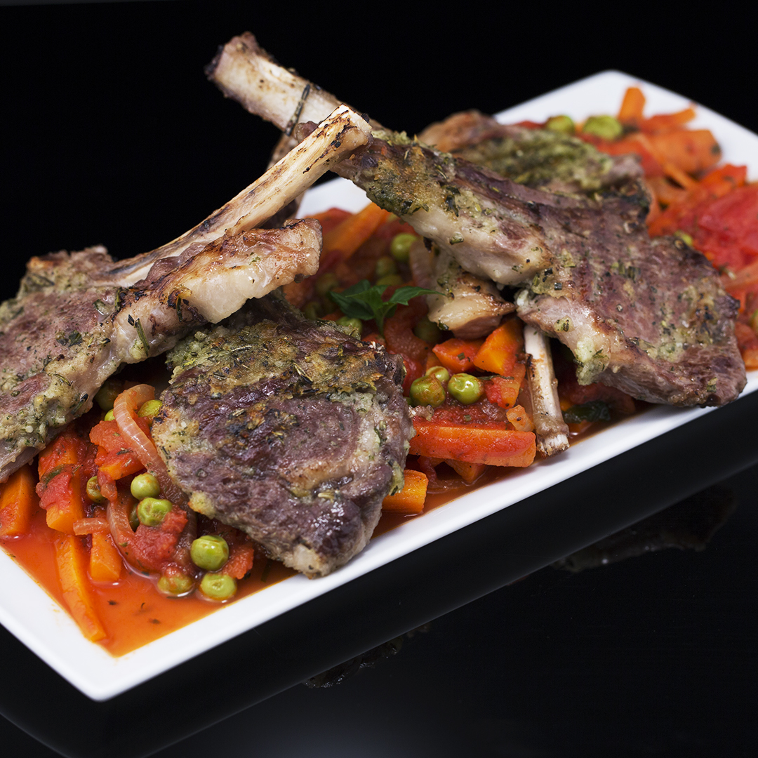 Herbed Lamb Chops with Carrots and Peas