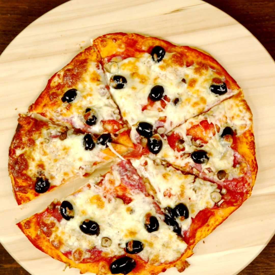 Shimeji Mushroom and Salami Pizza