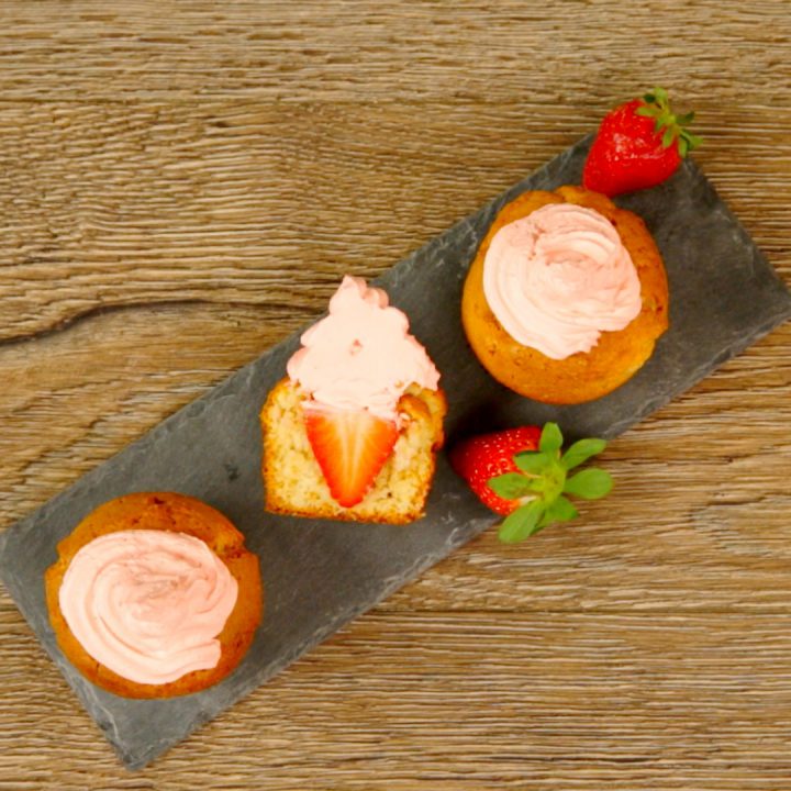 Muffins with Strawberry Inside