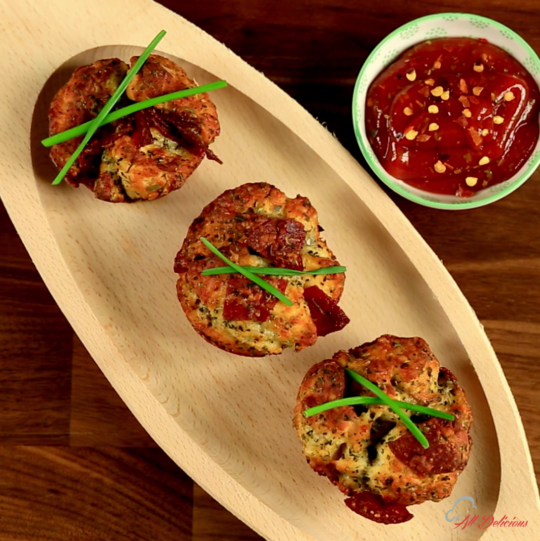 Pepperoni Pizza Muffins