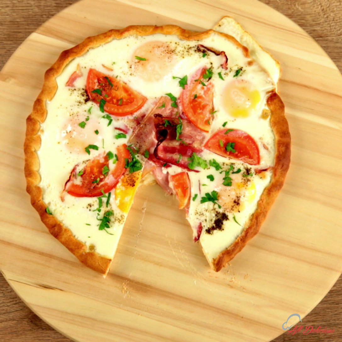 Mozzarella and Bacon Pizza