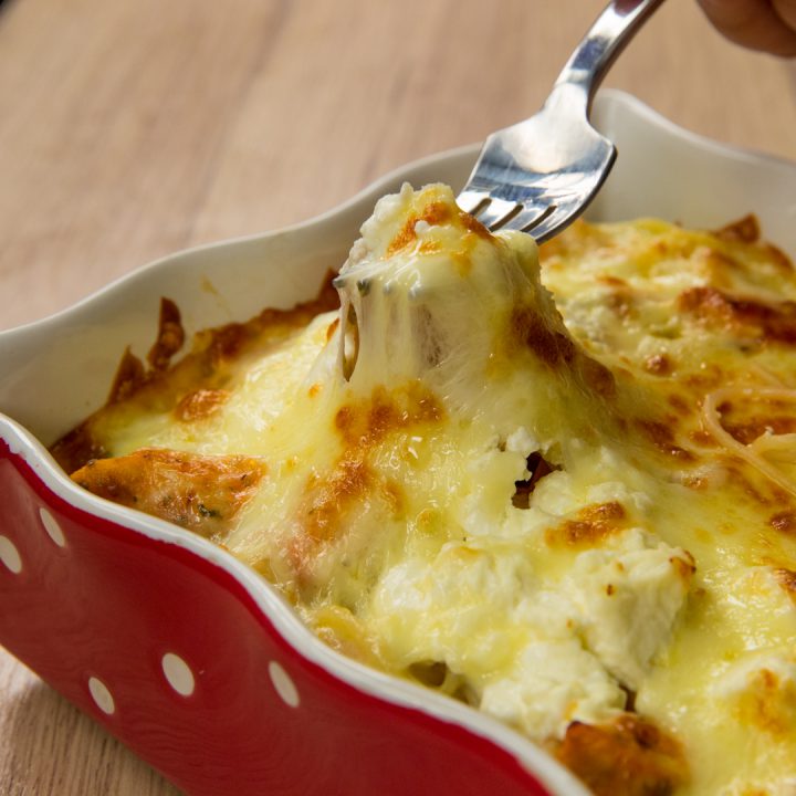 Cheesy Chicken and Spaghetti Bake