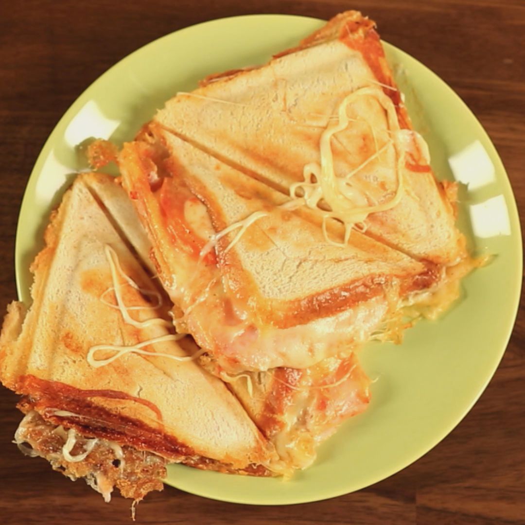 Mozzarella and Ham Sandwiches