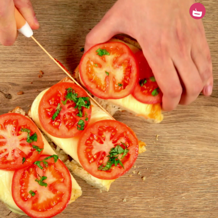 Tomato and Mozzarella Garlic Bread