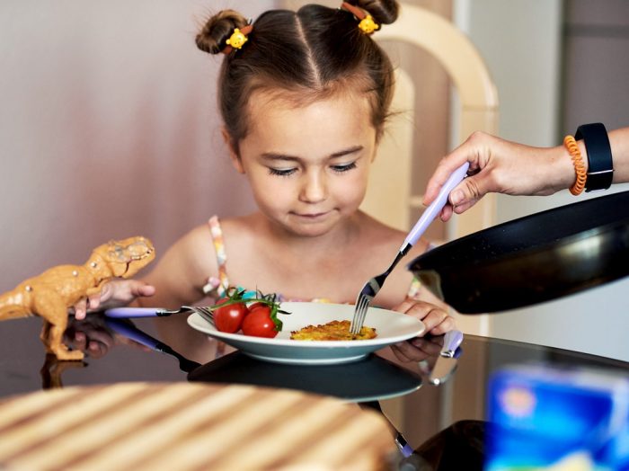May late dinners cause childhood obesity? What do studies say.