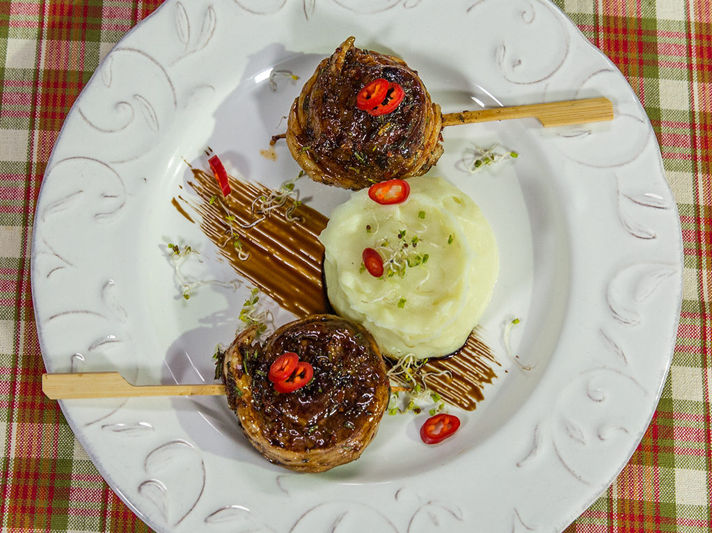Lamb Rolls with Spicy Sauce