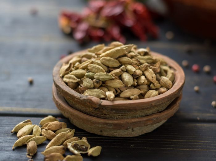 8 Benefits of Cardamom and Why You Need to Try It