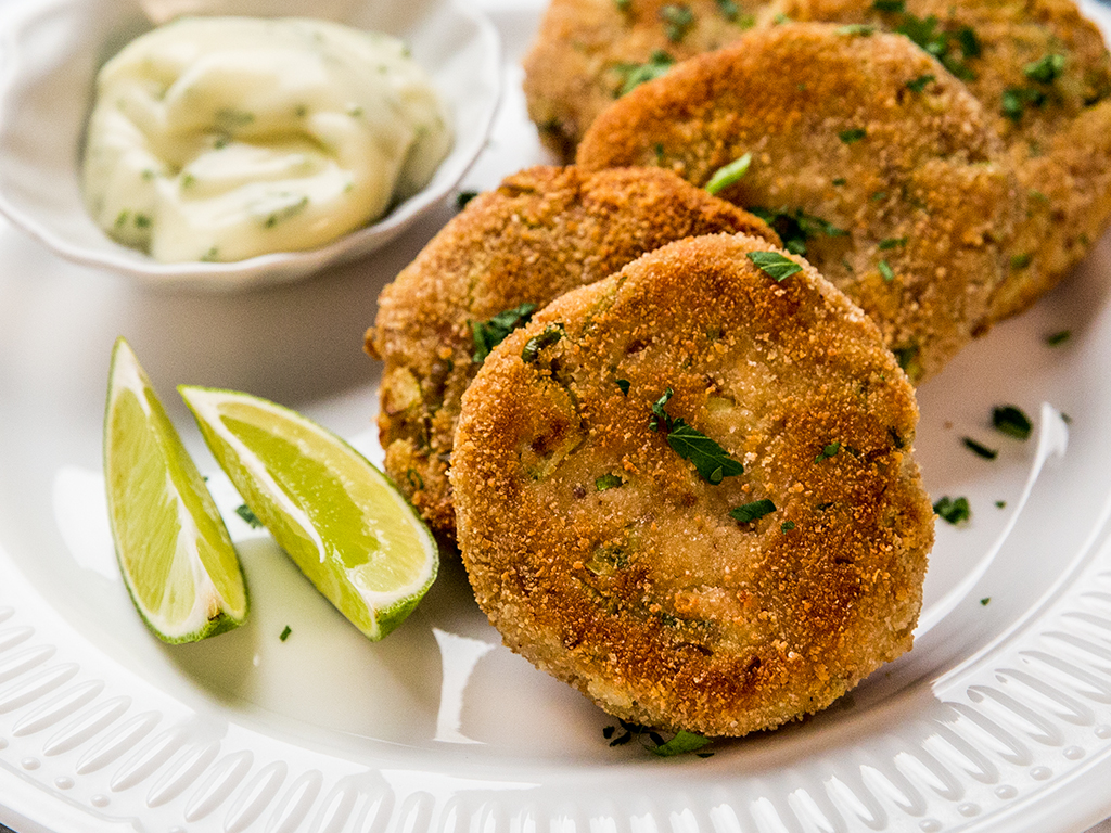 Tuna Meatballs with Mayonnaise Dip