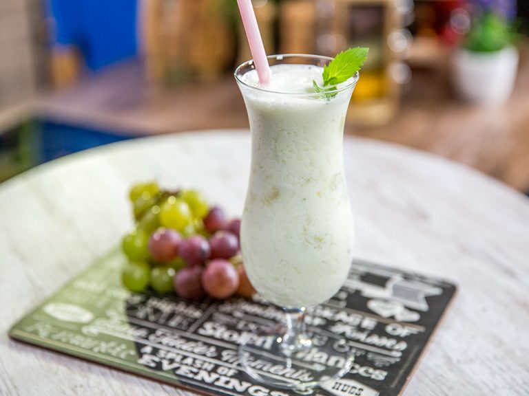 grape and pineapple smoothie