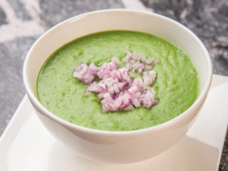 Green Pea Soup with Raw Red Onion