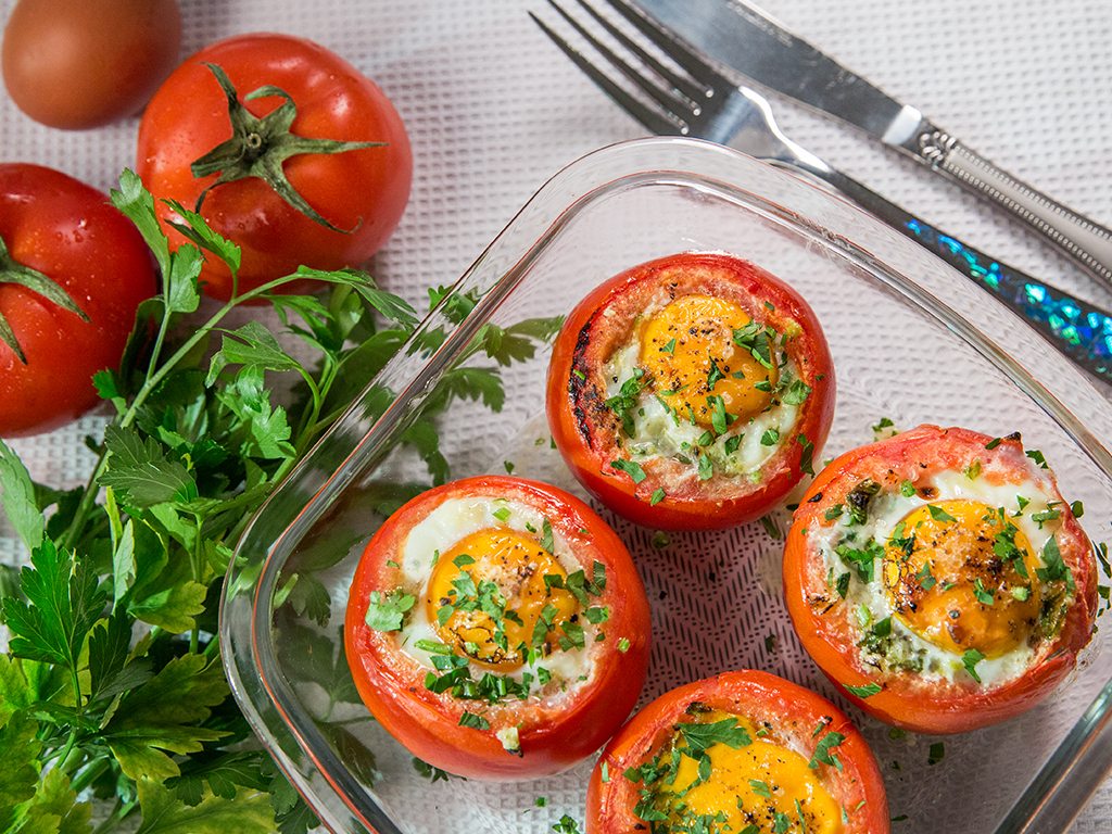 Egg and Lettuce Pesto Stuffed Tomatoes