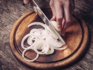 How to Cut an Onion to Get the Taste Just Right