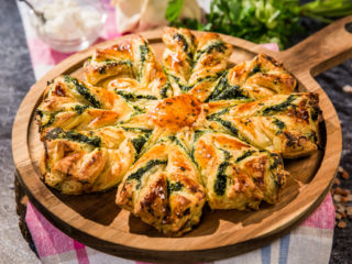 spinach and ricotta pull-apart pie