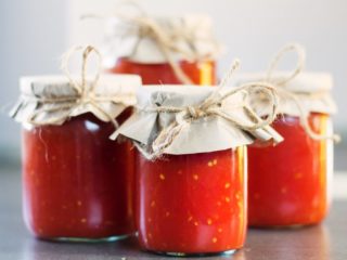Homemade Tomato Sauce and How to Make it Taste Better