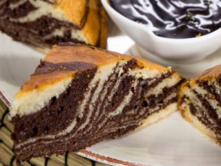 Vanilla and Chocolate Cake