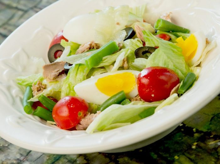 Salade Nicoise with Tuna and Green Beans