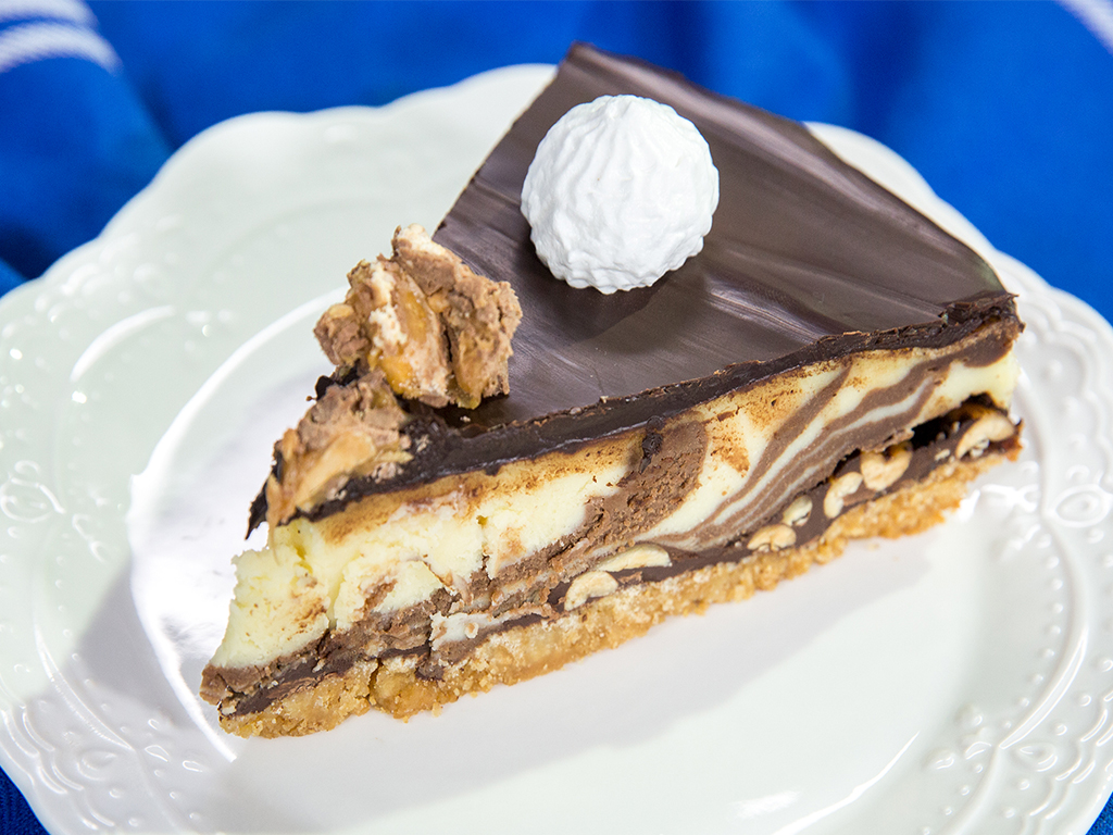 Peanut Chocolate Cheesecake with Meringues