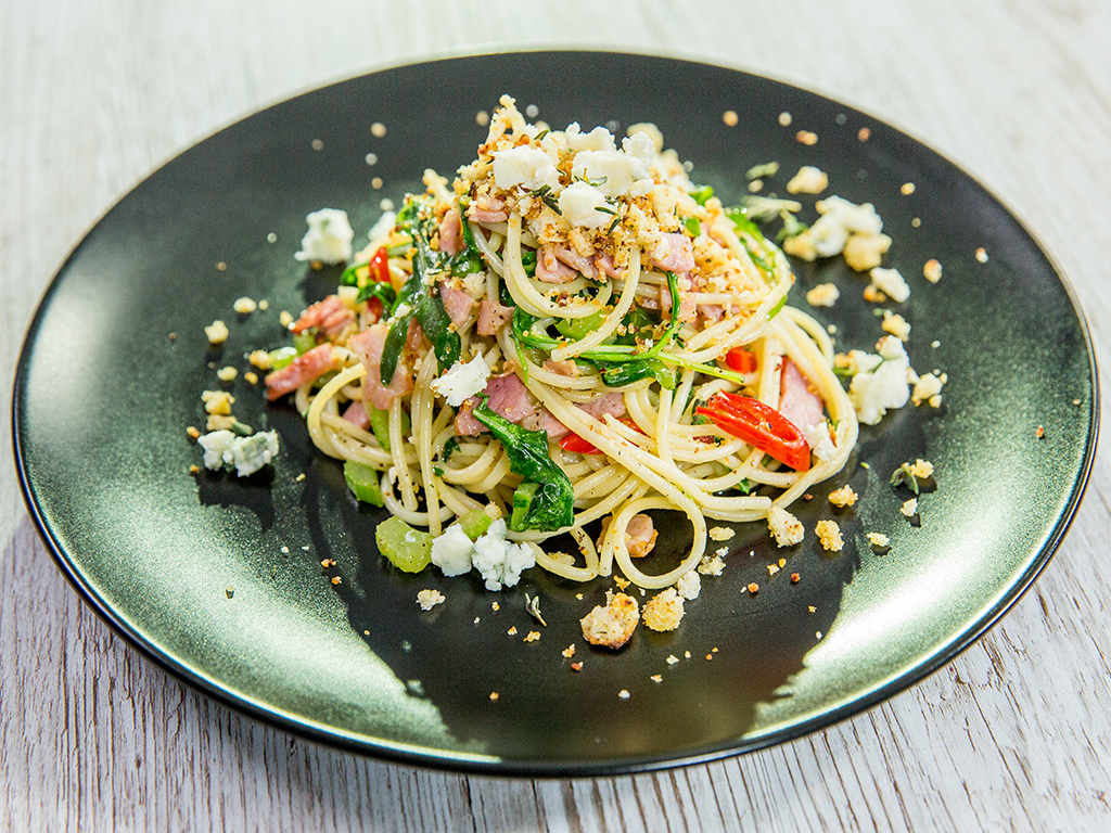 Spicy Bacon Arugula Spaghetti