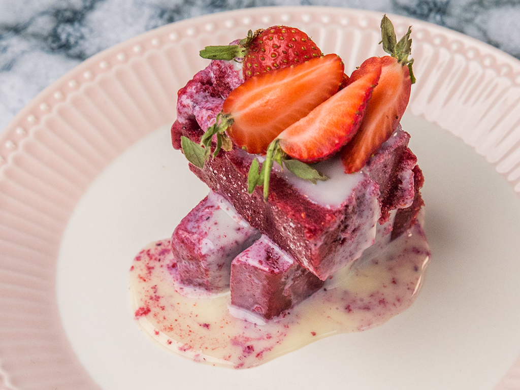 Berry Ice Cream Mini-Cake