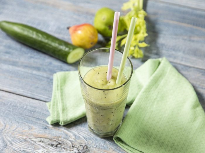 Pear, kiwi, and cucumber smoothie