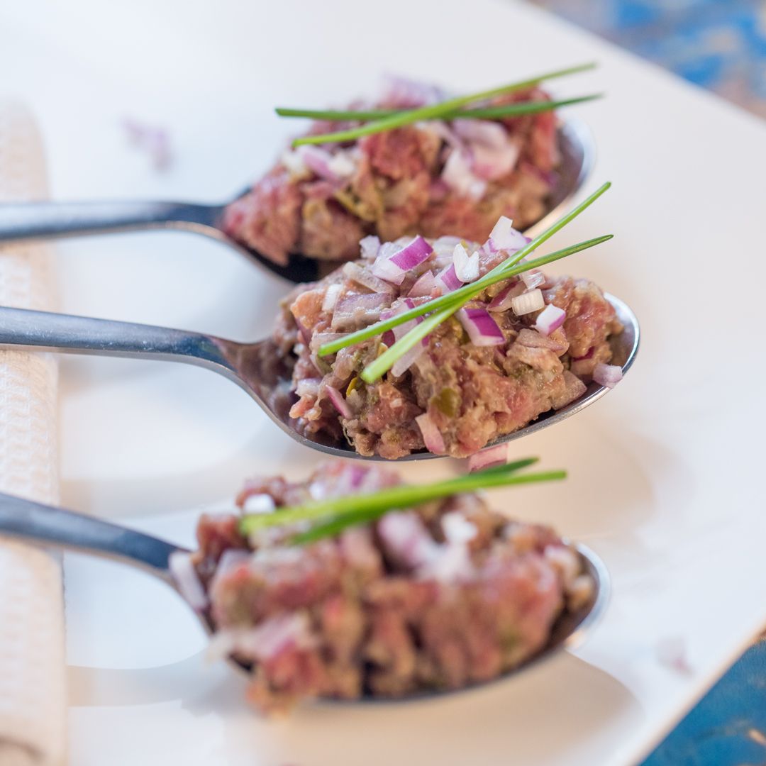 steak-tartare-with-horseradish-and-capers