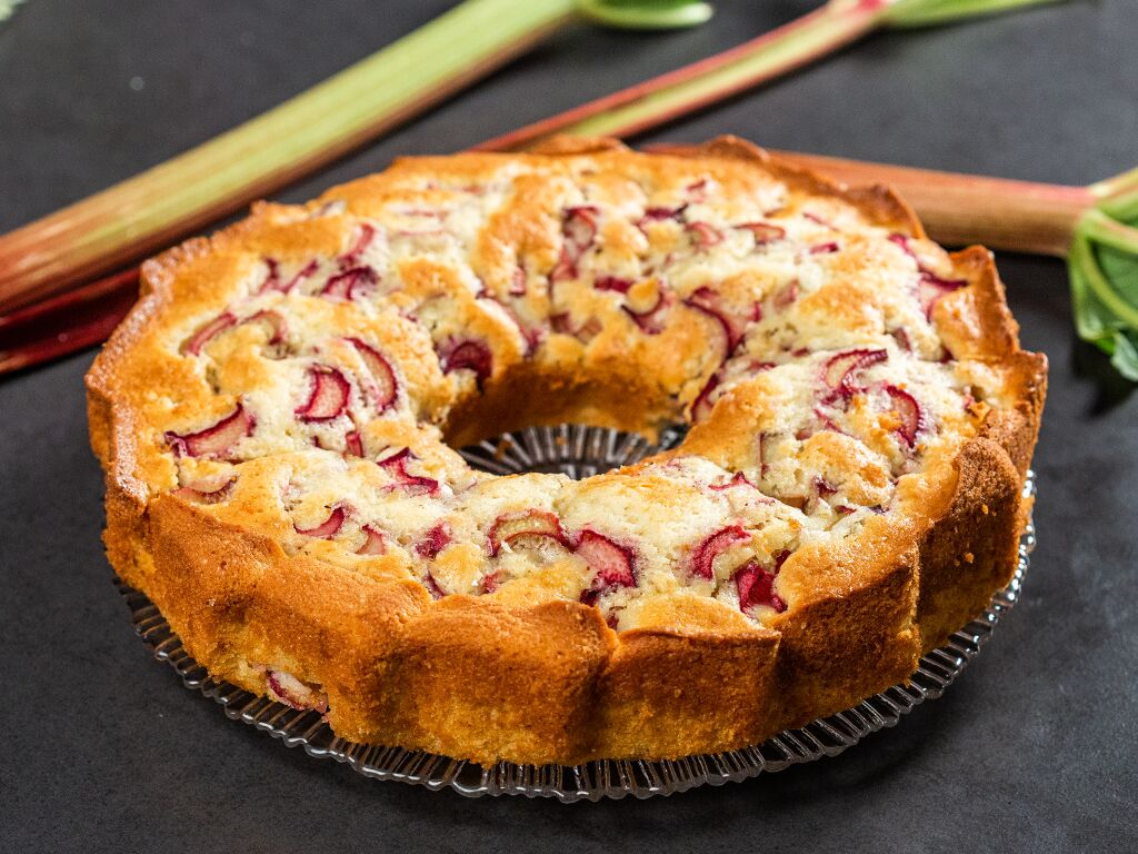 rhubarb-bundt-cake