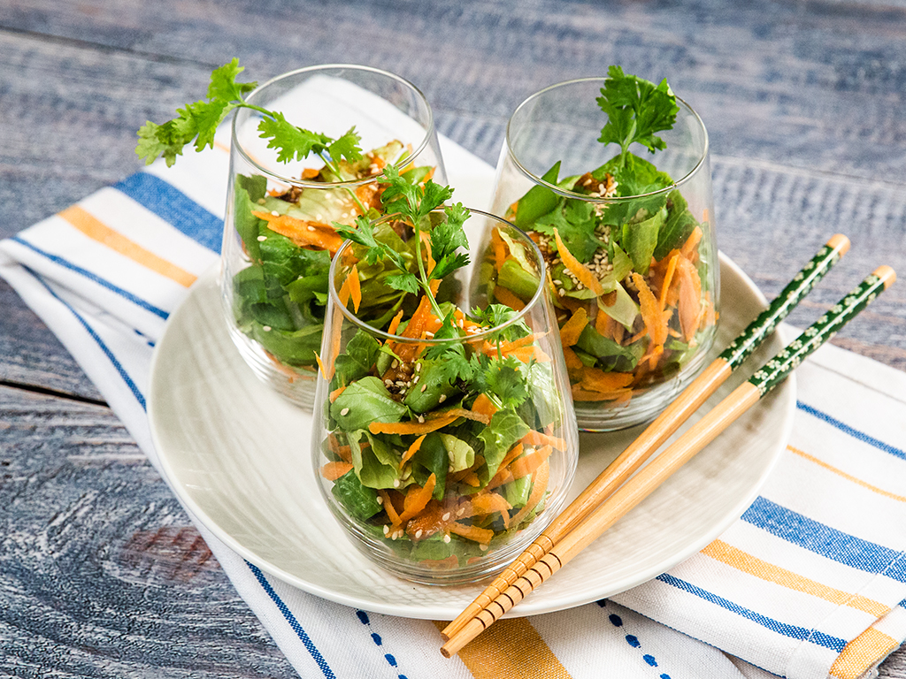 Lettuce and Carrot Salad With Sweet and Sour Dressing