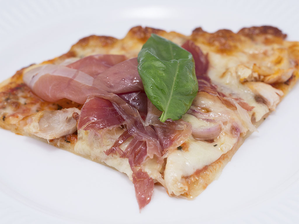 roast-turkey-and-prosciutto-pizza