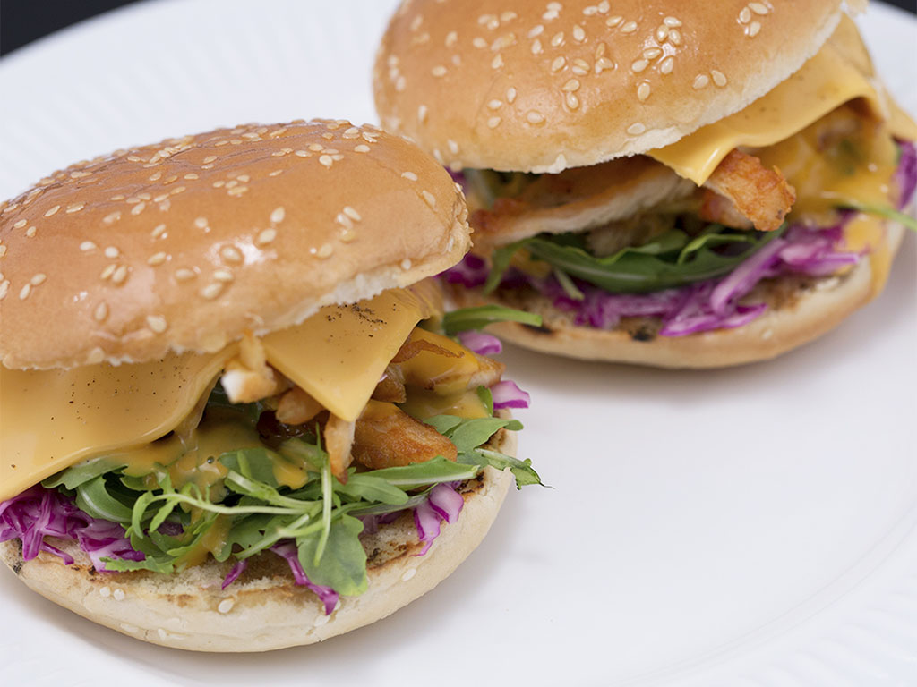 turkey-burger-with-red-cabbage-and-arugula